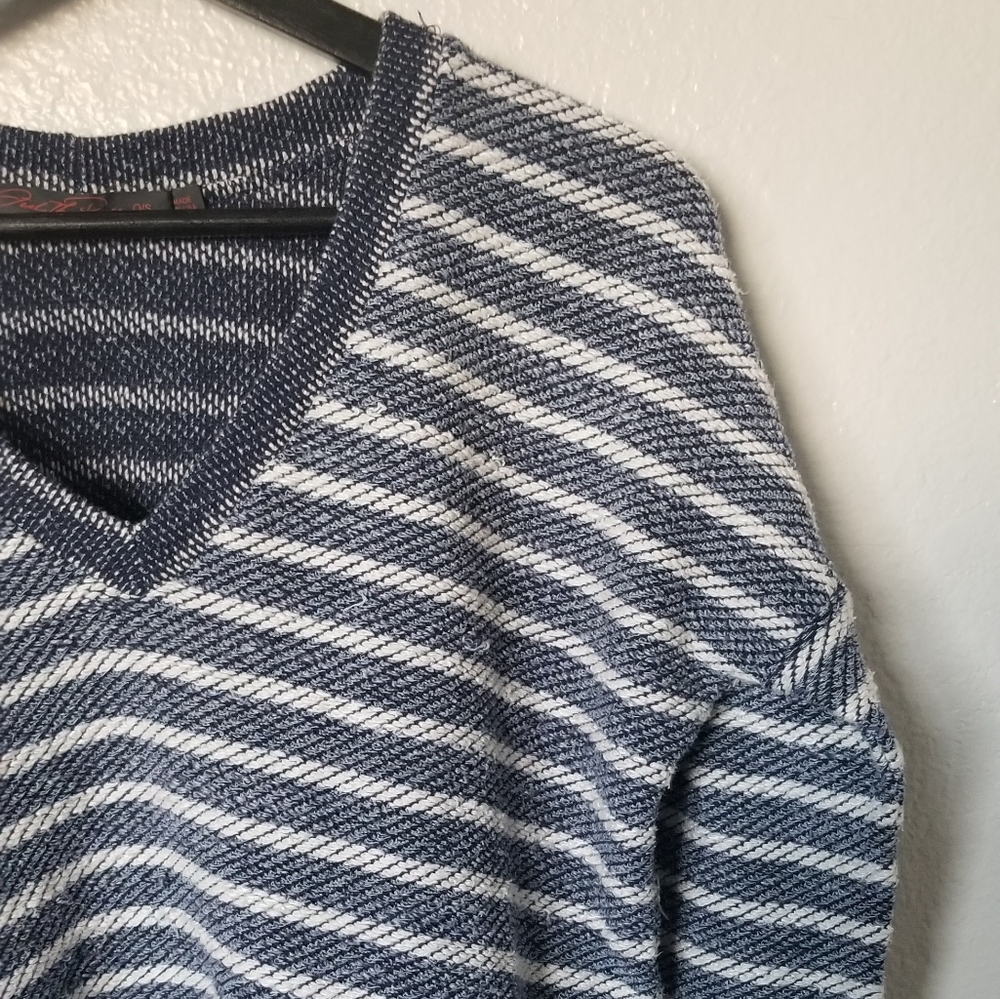 Thick V-Neck Pullover